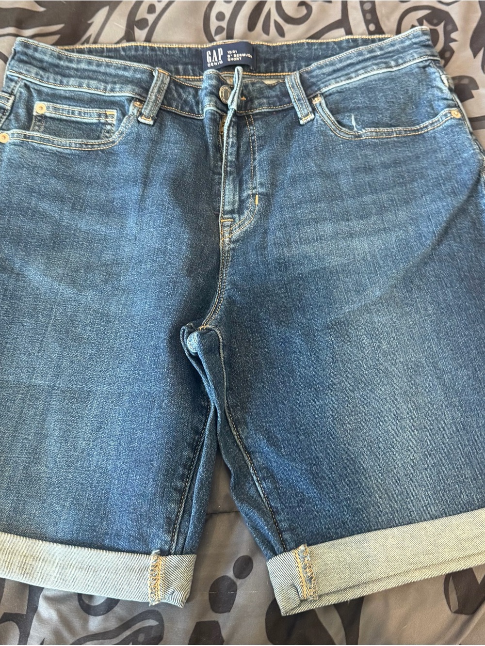GAP Rolled Hem Denim Shorts in Blue